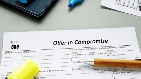 Oferta de compromiso del IRS para pagar menos impuestos