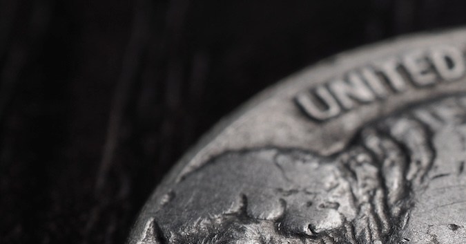 Moneda búfalo de 5 cinco centavos de dólar de cerca.