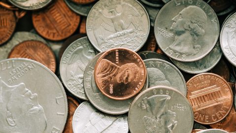 Monedas estadounidenses en primer plano.