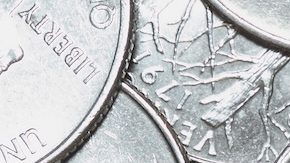 Montón de cuartos de dólares de los Estados Unidos.