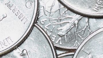 Montón de cuartos de dólares de los Estados Unidos.