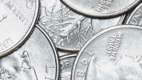 Montón de cuartos de dólares de los Estados Unidos.