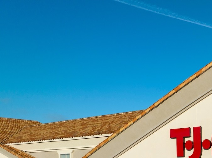 Vista aérea de una tienda T.J.Maxx en Santa Clarita, California.