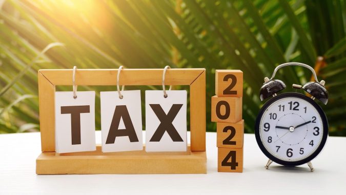 Concepto de tiempo de impuestos, calendario de impuestos 2024 del IRS.