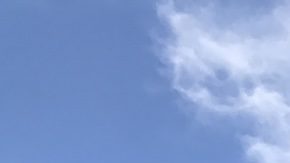 Señalización exterior en el frente del edificio de la Oficina de Correos de los Estados Unidos en Scottsdale, Arizona