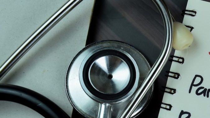 El concepto de Medicare y sus tipos escritos en una libreta.