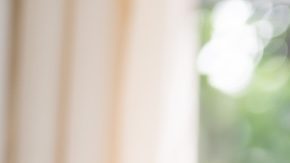 Llamada de estafa para personas mayores y fraude financiero de pensiones para personas mayores.