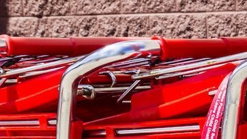 Carritos de compras color rojo de Target.