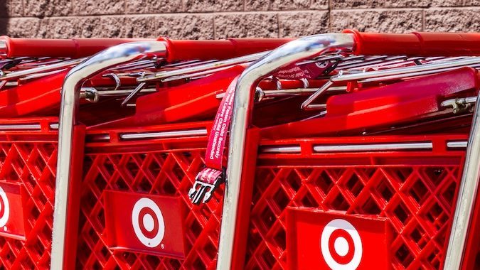 Carritos de compras color rojo de Target.