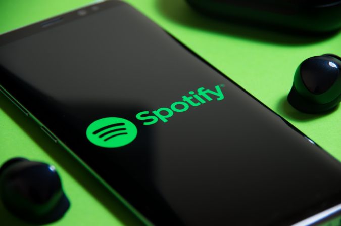 Aplicación Spotify en el teléfono inteligente.