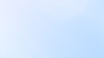 Alcancía en la playa, para representar las actividades de verano que influyen en tu declaración de impuestos.