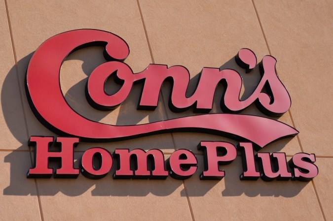 Conn's Home Plus, ubicado en Arizona Mills Mall.