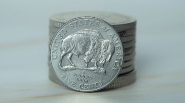 Moneda de 5 centavos de dólar búfalo de Estados Unidos.