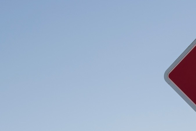 Cartel de Domino's con anuncios de contratación se ve fuera de una de sus ubicaciones en Seaside, en la costa de Oregón.