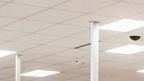 Área de cajas registradoras en una tienda Target en el área sur de la bahía de San Francisco.