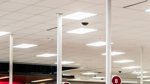 Área de cajas registradoras en una tienda Target en el área sur de la bahía de San Francisco.