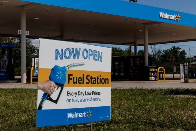 Estación de combustible Walmart.