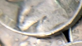 El error en la moneda de 5 centavos de 2005 es muy popular entre los coleccionistas y su precio podría alcanzar más de $1,000 dólares.