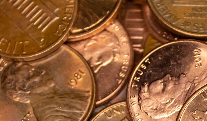 Montón de centavos de Lincoln estadounidenses.