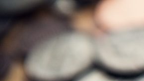 Monedas. Cuartos, centavos y cinco centavos.