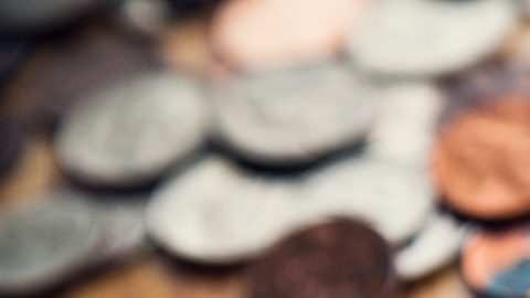 Monedas. Cuartos, centavos y cinco centavos.