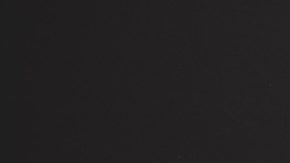 Mesa con palomitas de maíz y logo de Netflix.