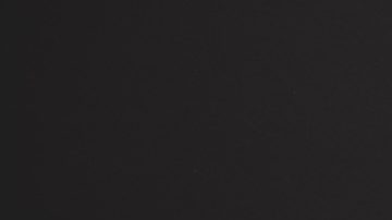 Mesa con palomitas de maíz y logo de Netflix.