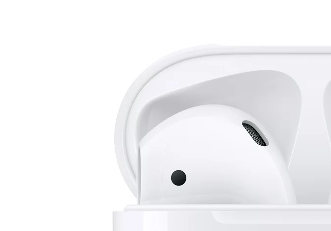 Apple AirPods con estuche de carga (segunda generación).