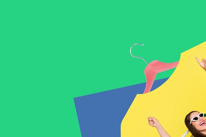 Collage de imágenes en 3D de un boceto retro pop pin-up de una joven divertida y funky montando un carrito de compras, divirtiéndose, adicta a las compras, comprando una camiseta en oferta, percha.