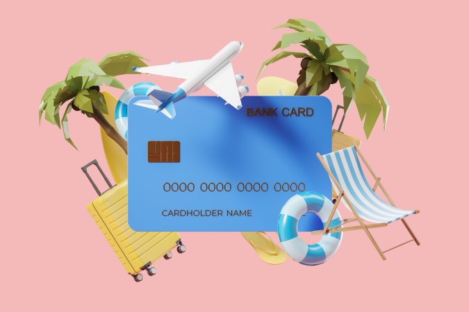 Tarjeta de crédito bancaria azul y diferentes iconos de viaje sobre fondo rosa.