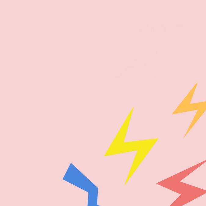 Cuerpo humano con labios de mujer sonriendo en pose feliz con carrito de compras sobre fondo rosa.