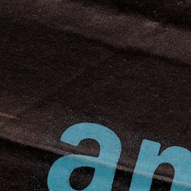 Logotipo de Amazon Prime en cartón.