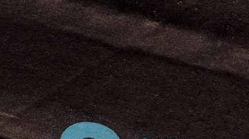 Logotipo de Amazon Prime en cartón.