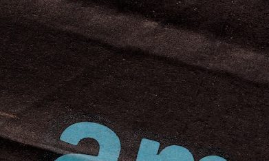 Logotipo de Amazon Prime en cartón.