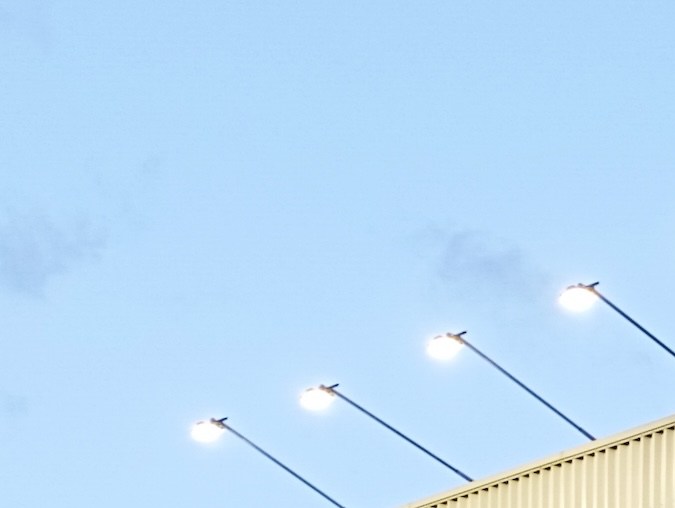 Fachada de una tienda mayorista Costco.