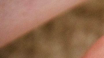 Moneda de 50 centavos y mano.