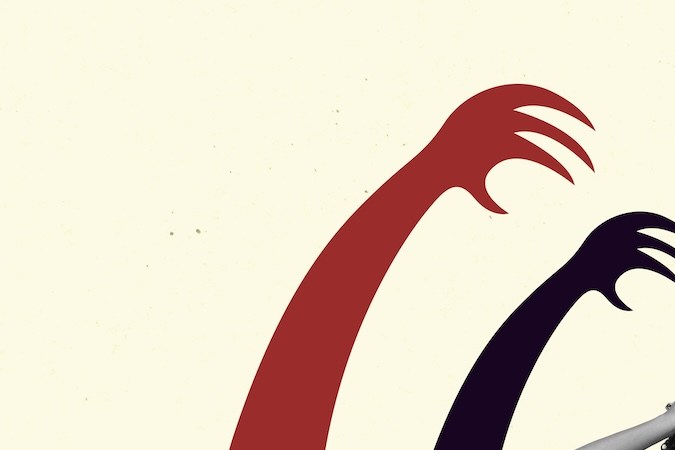 Collage de una mujer siendo atacada por las estafas online.