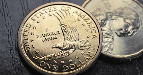 Anverso y reverso de la moneda de 1 dólar de Sacagawea.