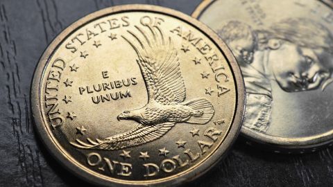 Anverso y reverso de la moneda de 1 dólar de Sacagawea.