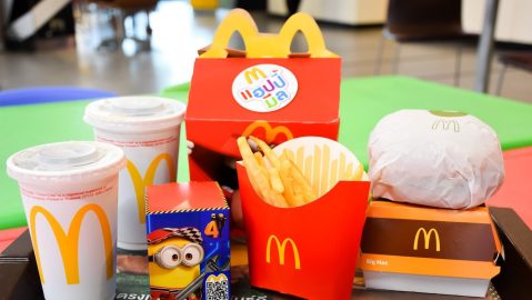 Cajita feliz de Mcdonald's.