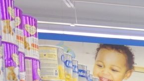 Sección de alimentos para bebés y niños pequeños en un supermercado en Toronto, Canadá.