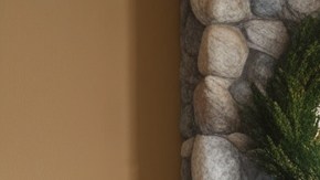 Sala recién decorada con motivos otoñales.