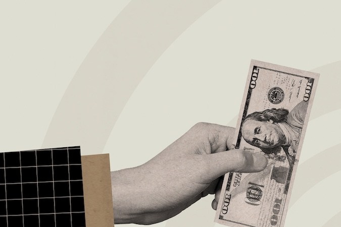 Collage de dinero volando y manos tratando de alcanzarlo.