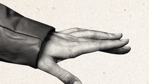 Collage de fotografías compuestas de una mano sosteniendo dólares de dinero.