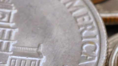 Pila de monedas estadounidenses del bicentenario de 1976.