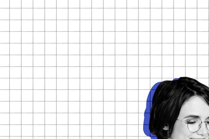 Plantilla de foto de collage de una alegre chica analítica de negocios que navega en una tableta y monitorea el progreso de la empresa aislada sobre un fondo a cuadros