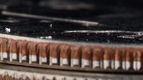 Reverso de la moneda estadounidense de diez centavos Mercury de 1940 con la cabeza de la Libertad alada.