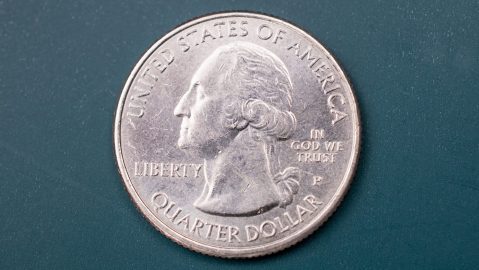Moneda de 25 centavos de dólar estadounidense, primer plano, EE.UU.