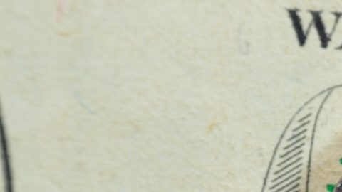 Moneda de diez centavos, moneda estadounidense de 10 centavos de 1977 que presenta el perfil de Franklin D. Roosevelt, el 32.º presidente de los Estados Unidos de América.