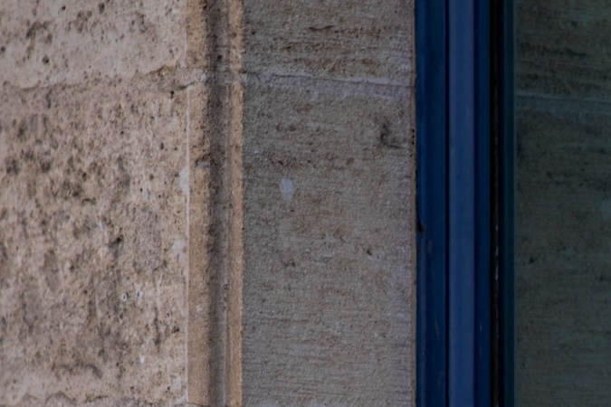 Texto y logotipo del letrero de transferencia de dinero de la marca MoneyGram.